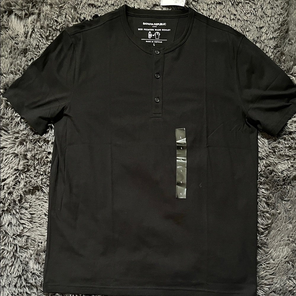 Banana Republic Black Short-Sleeve Henley Shirt